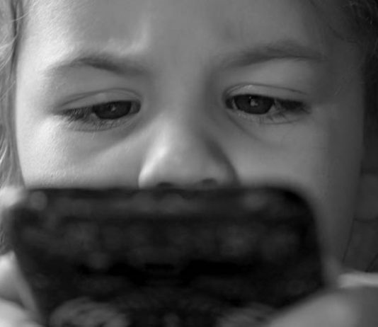 Eyvah cep telefonumu çocuğuma kaptırdım